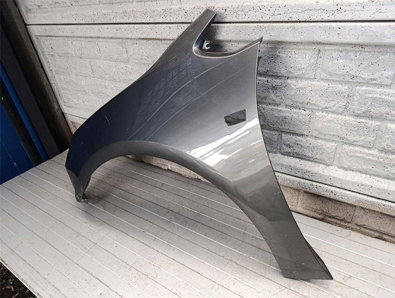 OPEL ASTRA 4 IV J GTC CASCADA 2009-2016 BŁOTNIK PRZEDNI LEWY ORYGINAŁ (17880027790)