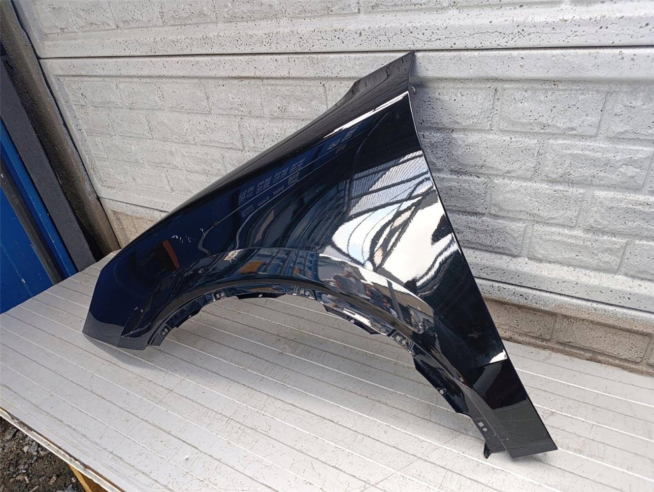 PORSCHE CAYENNE 9Y0 lift BŁOTNIK PRZEDNI LEWY ORYGINAŁ (17880031717)