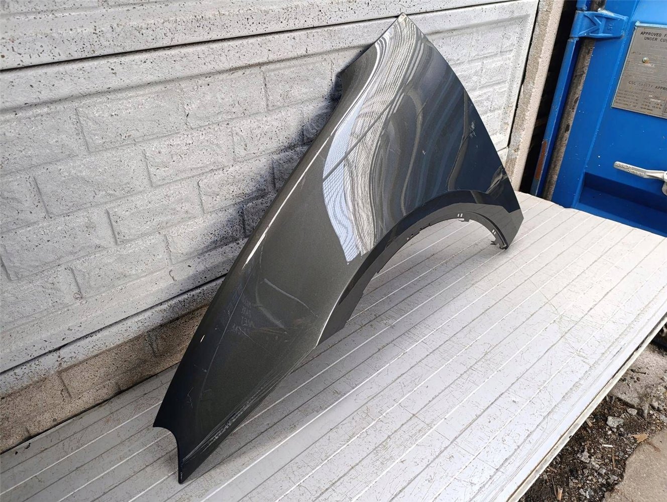 PORSCHE MACAN 24- 95C BŁOTNIK LEWY PRZÓD ORYGINAŁ (17880036004)