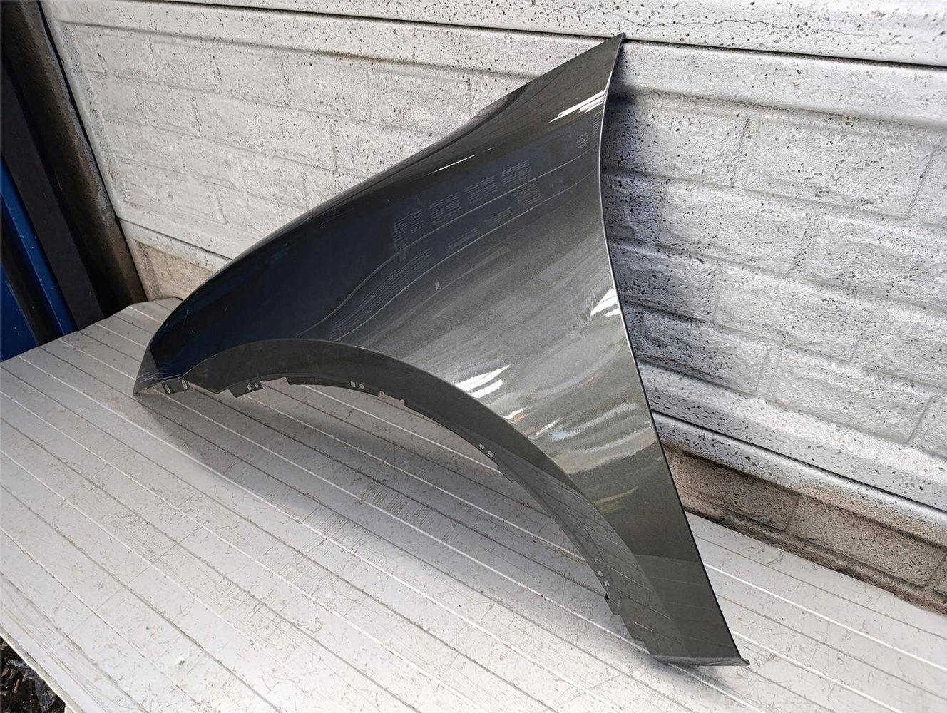 PORSCHE MACAN 24- 95C BŁOTNIK LEWY PRZÓD ORYGINAŁ (17880036004)