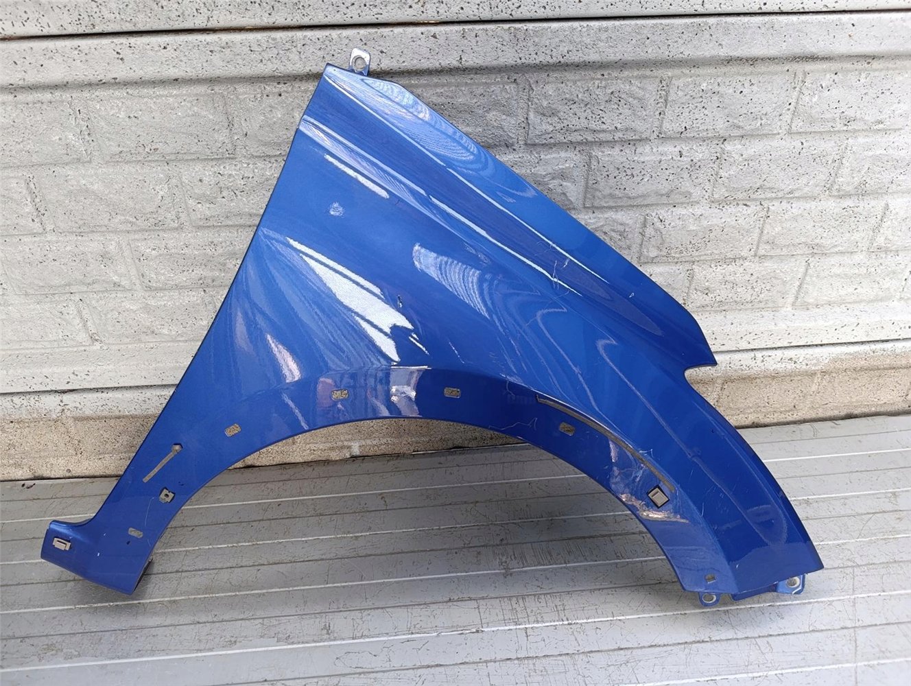 HYUNDAI I20 CROSS SPORT BŁOTNIK PRZEDNI PRAWY ORYGINAŁ (17880056576)