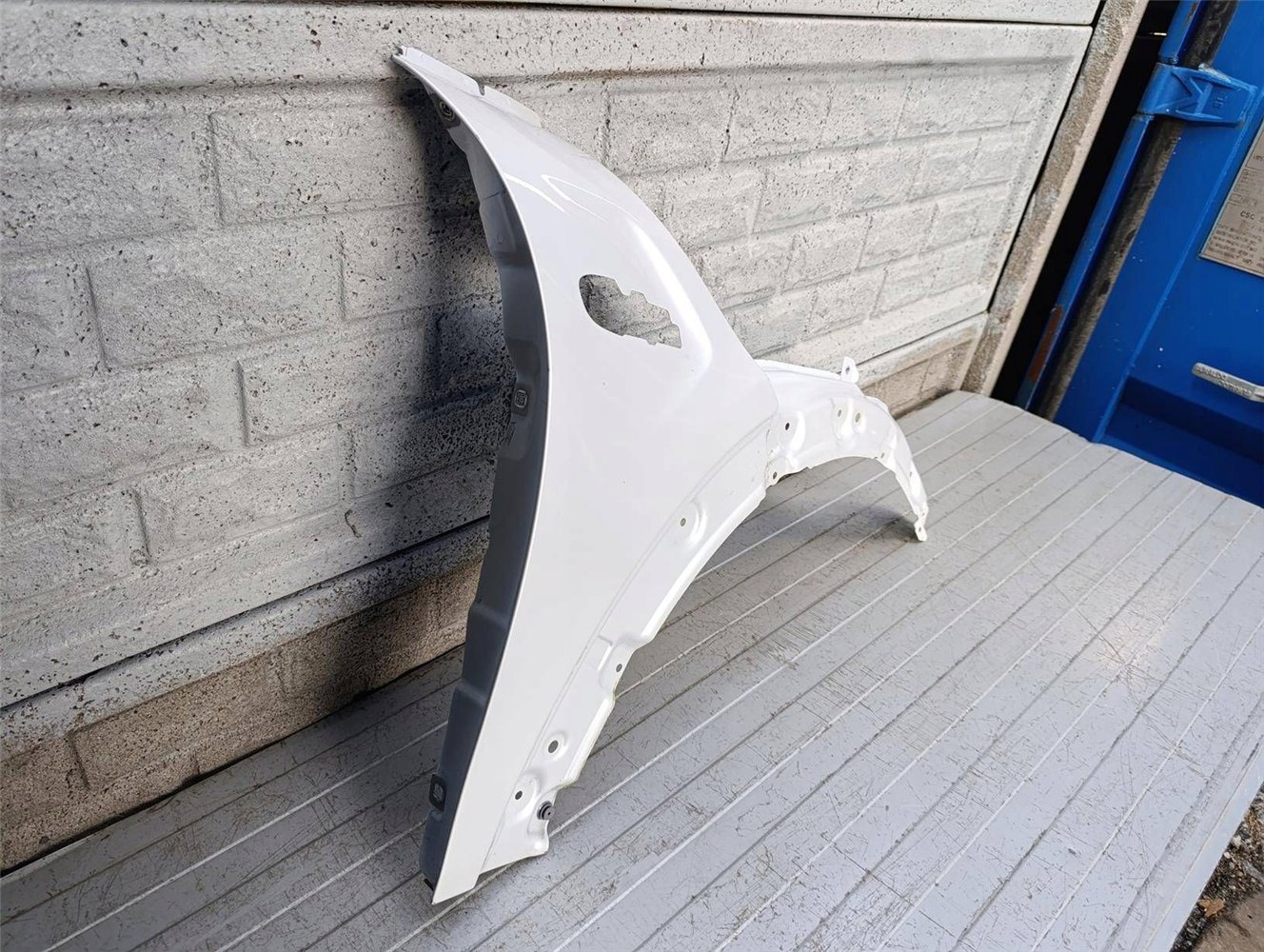 MINI COOPER ONE F55 F56 F57 BŁOTNIK PRZEDNI PRAWY ORYGINAŁ (17880068964)