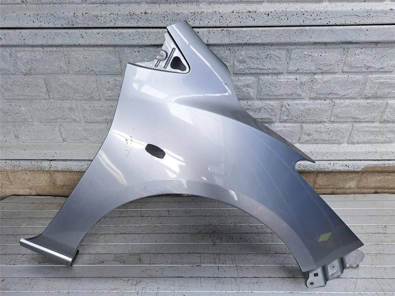 MAZDA 2 II 2007-2015 BŁOTNIK PRAWY PRZEDNI ORYGINAŁ (17880081877)