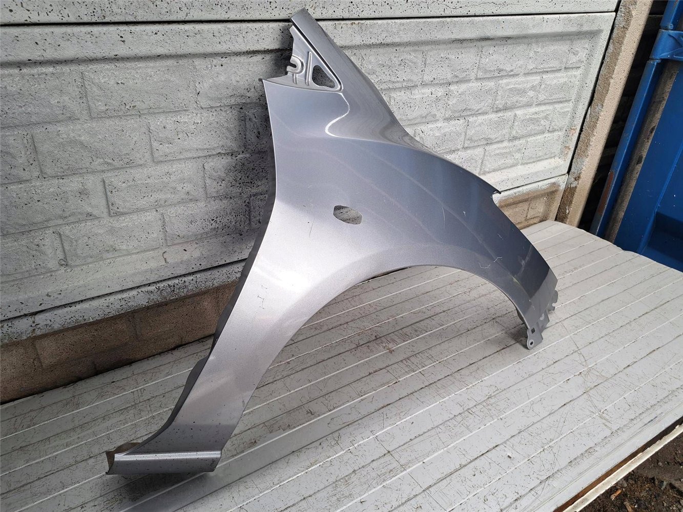 MAZDA 2 II 2007-2015 BŁOTNIK PRAWY PRZEDNI ORYGINAŁ (17880081877)