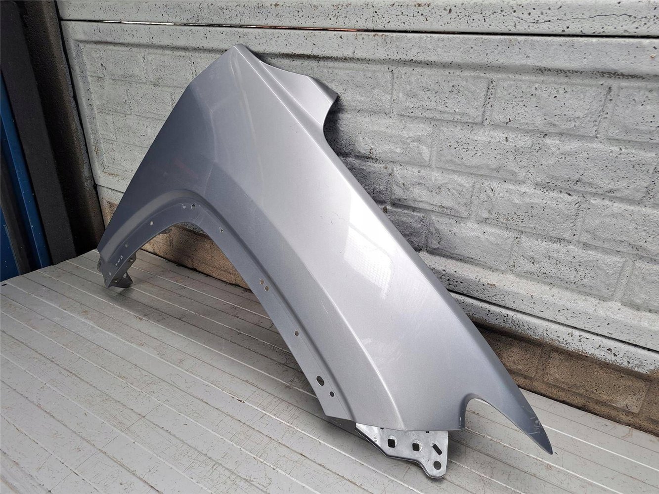 JEEP COMPASS 17-24 BŁOTNIK PRZEDNI PRAWY ORYGINAŁ (17883018929)