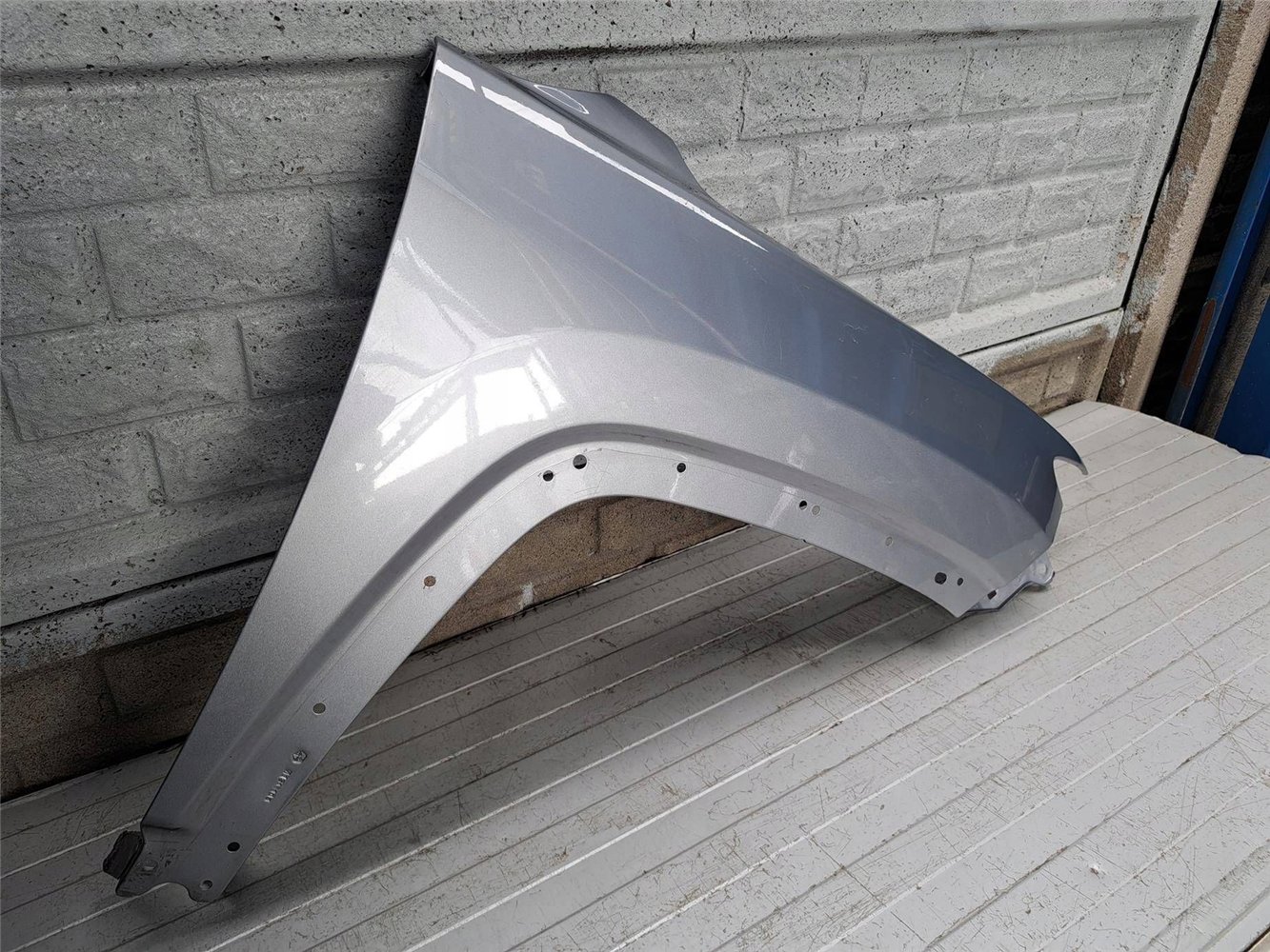 JEEP COMPASS 17-24 BŁOTNIK PRZEDNI PRAWY ORYGINAŁ (17883018929)