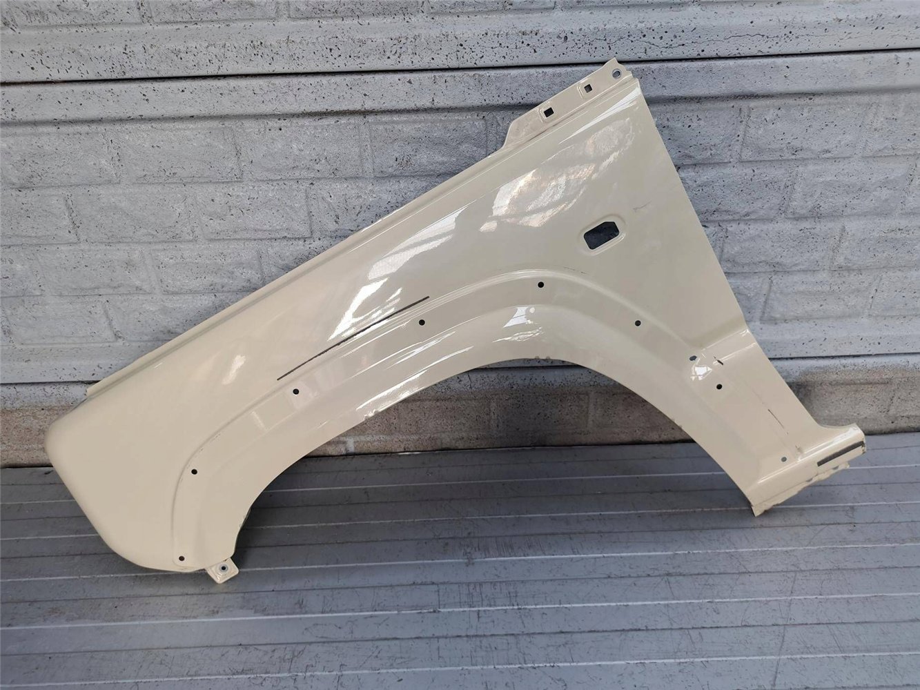 SUZUKI JIMNY 18 - 24 BŁOTNIK PRZEDNI LEWY ORYGINAŁ (17883035363)