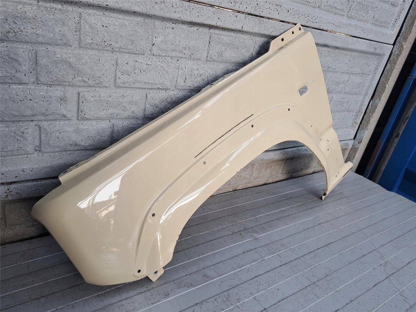 SUZUKI JIMNY 18 - 24 BŁOTNIK PRZEDNI LEWY ORYGINAŁ (17883035363)