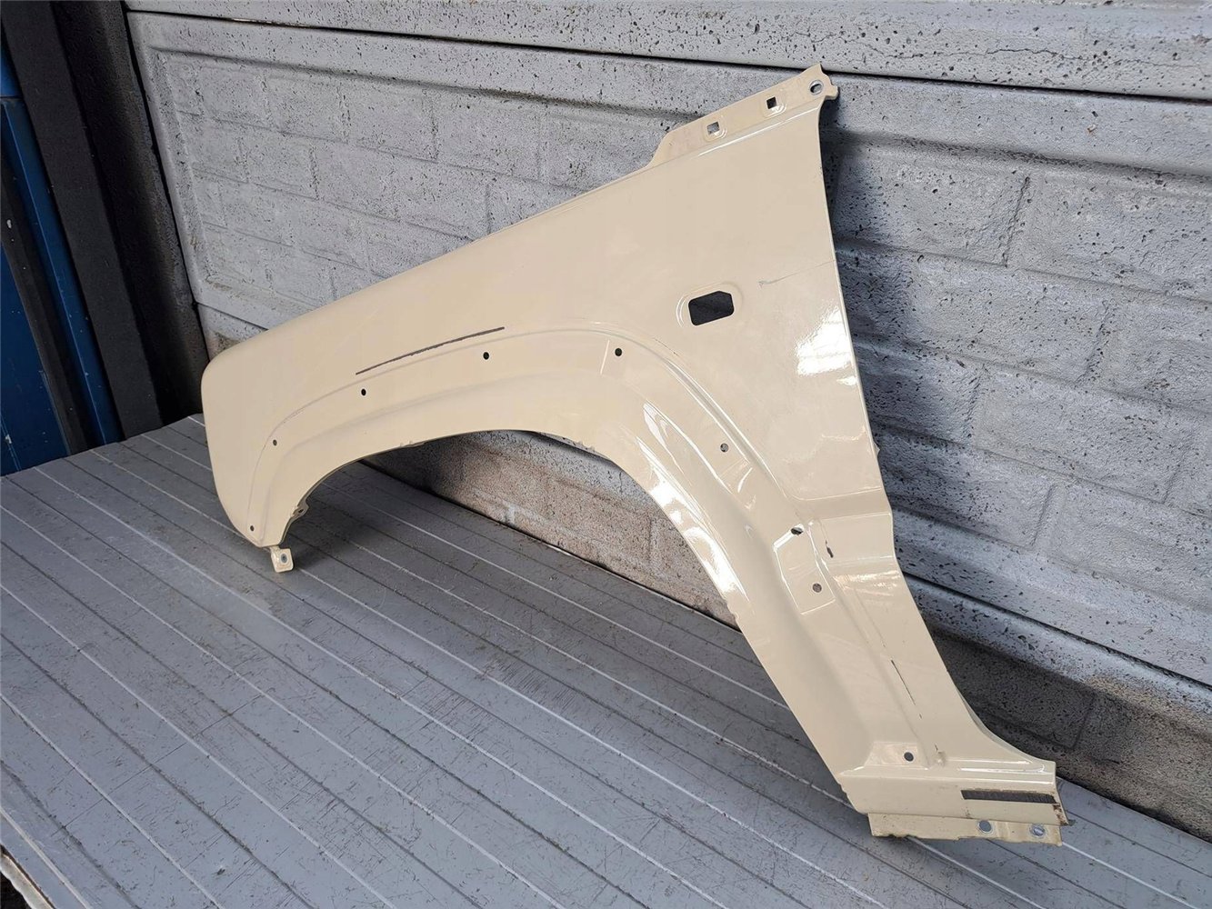 SUZUKI JIMNY 18 - 24 BŁOTNIK PRZEDNI LEWY ORYGINAŁ (17883035363)