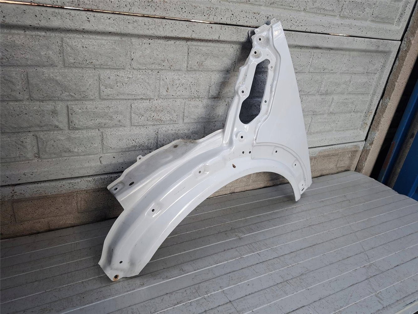 MINI COOPER COUNTRYMAN PACMAN R60 61 BŁOTNIK LEWY ORYGINAŁ (17883059032)