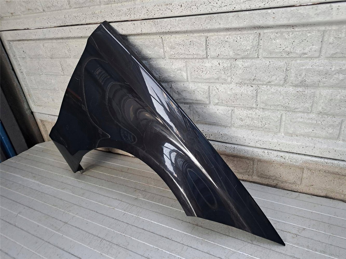 MERCEDES CLS W 218 W218 BŁOTNIK PRZEDNI PRAWY ORYGINAŁ (17883090334)