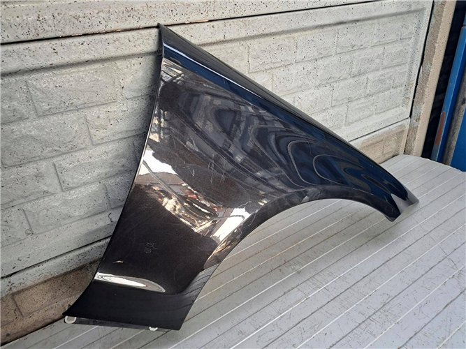 MERCEDES CLS W 218 W218 BŁOTNIK PRZEDNI PRAWY ORYGINAŁ (17883090334)