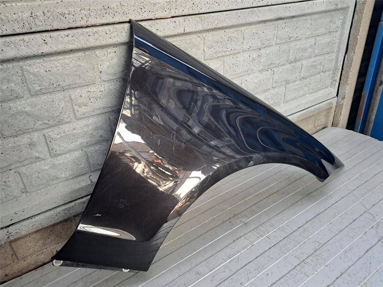 MERCEDES CLS W 218 W218 BŁOTNIK PRZEDNI PRAWY ORYGINAŁ (17883090334)