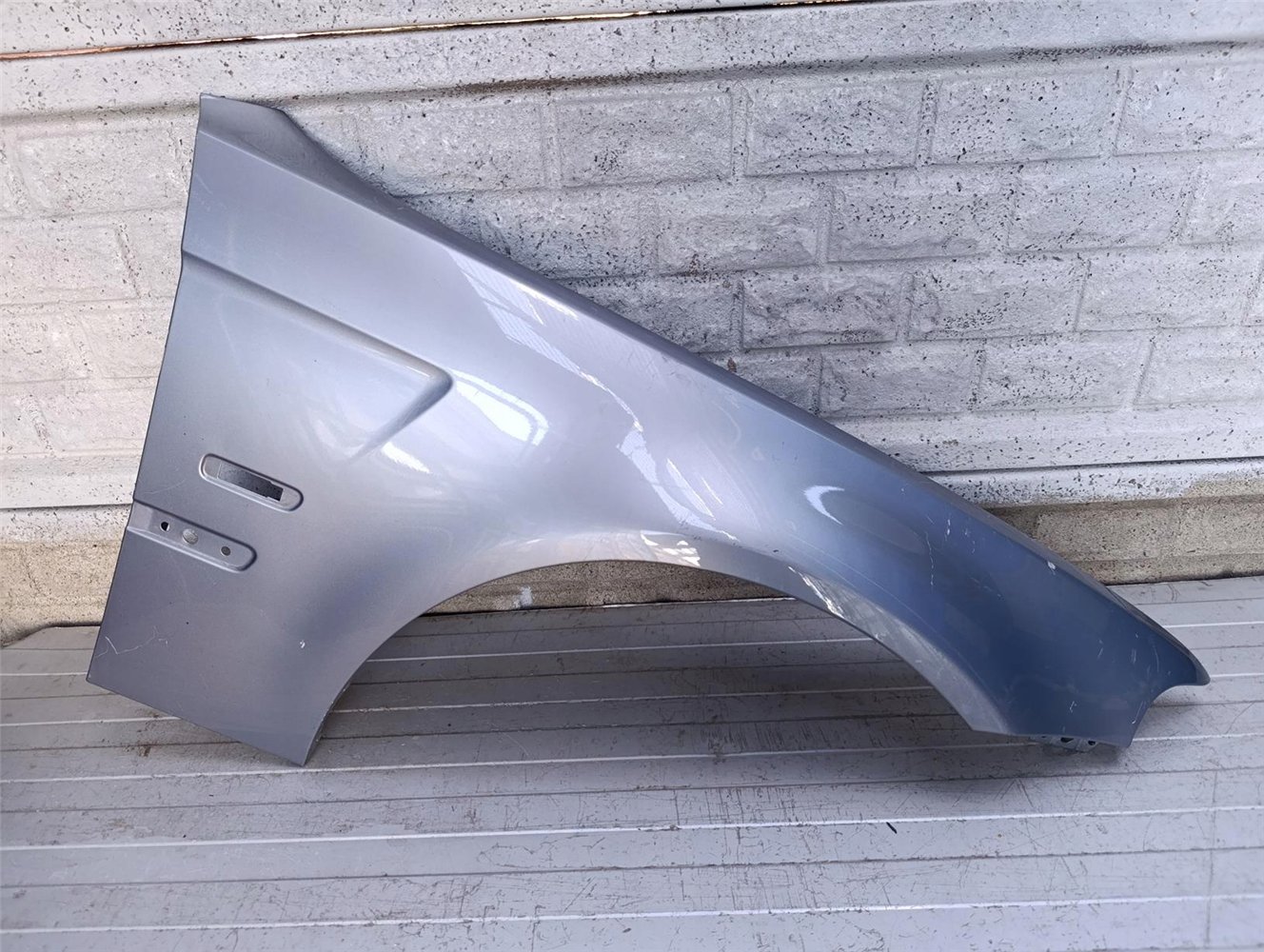 BMW E46 e46 COMPACT BŁOTNIK PRAWY PRZEDNI BEZ RDZY ORYGINAŁ (17883128889)