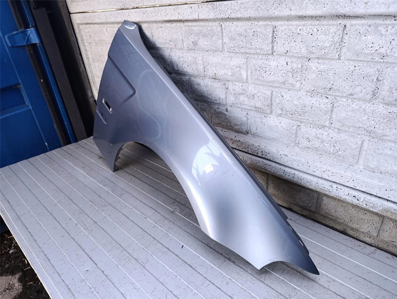 BMW E46 e46 COMPACT BŁOTNIK PRAWY PRZEDNI BEZ RDZY ORYGINAŁ (17883128889)