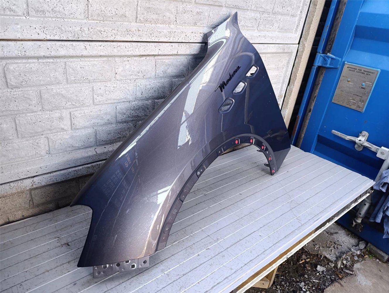 MASERATI GRECALE 22- BŁOTNIK LEWY PRZÓD ORYGINAŁ (17883147283)