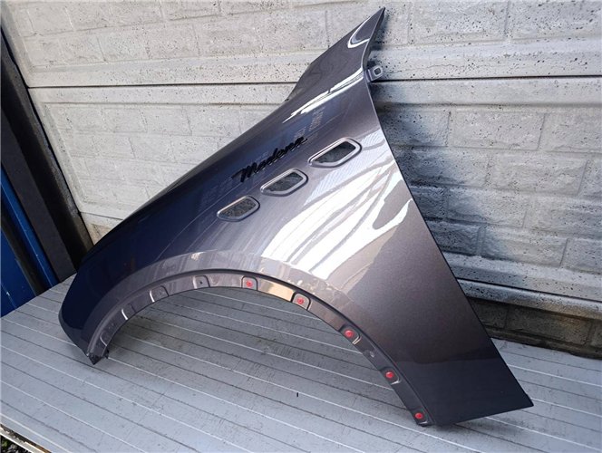 MASERATI GRECALE 22- BŁOTNIK LEWY PRZÓD ORYGINAŁ (17883147283)