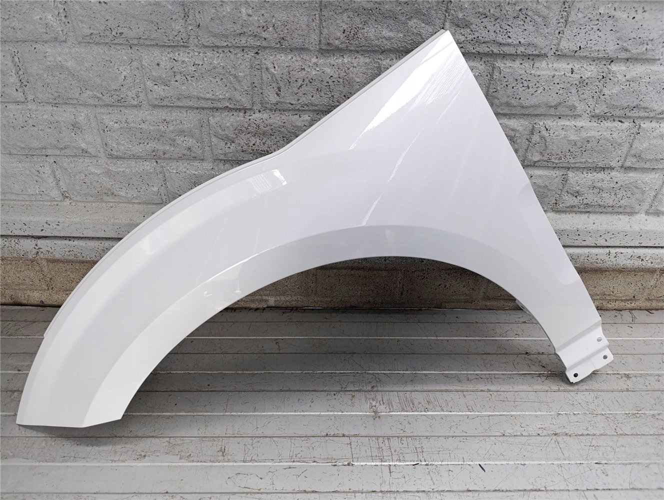 VOLVO EX30 2023- BŁOTNIK PRZEDNI LEWY ORYGINAŁ (17891186841)