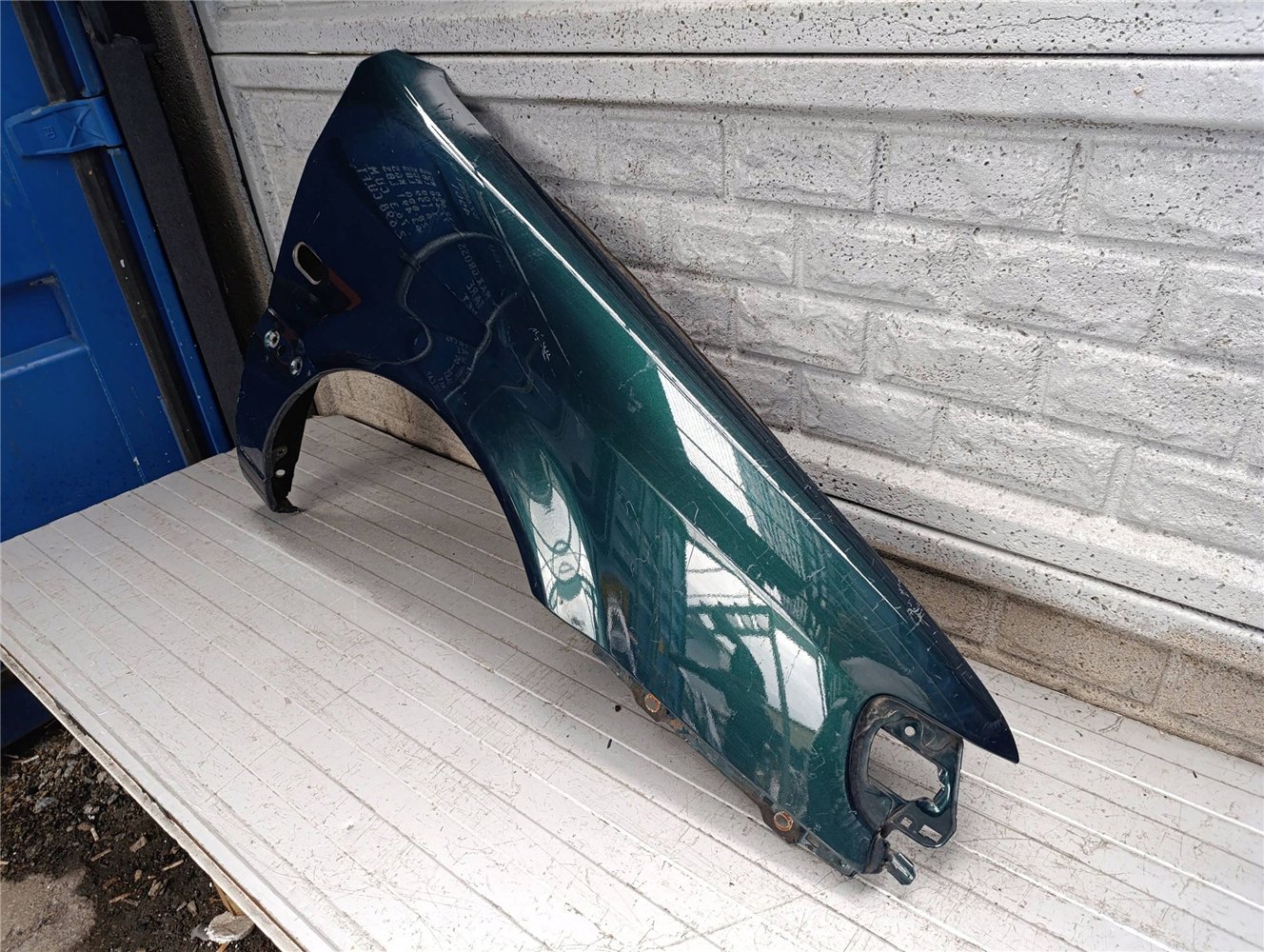 BŁOTNIK PRZEDNI PRAWY VW PASSAT B4 1993 - 1097 ORYGINAŁ (17891219564)