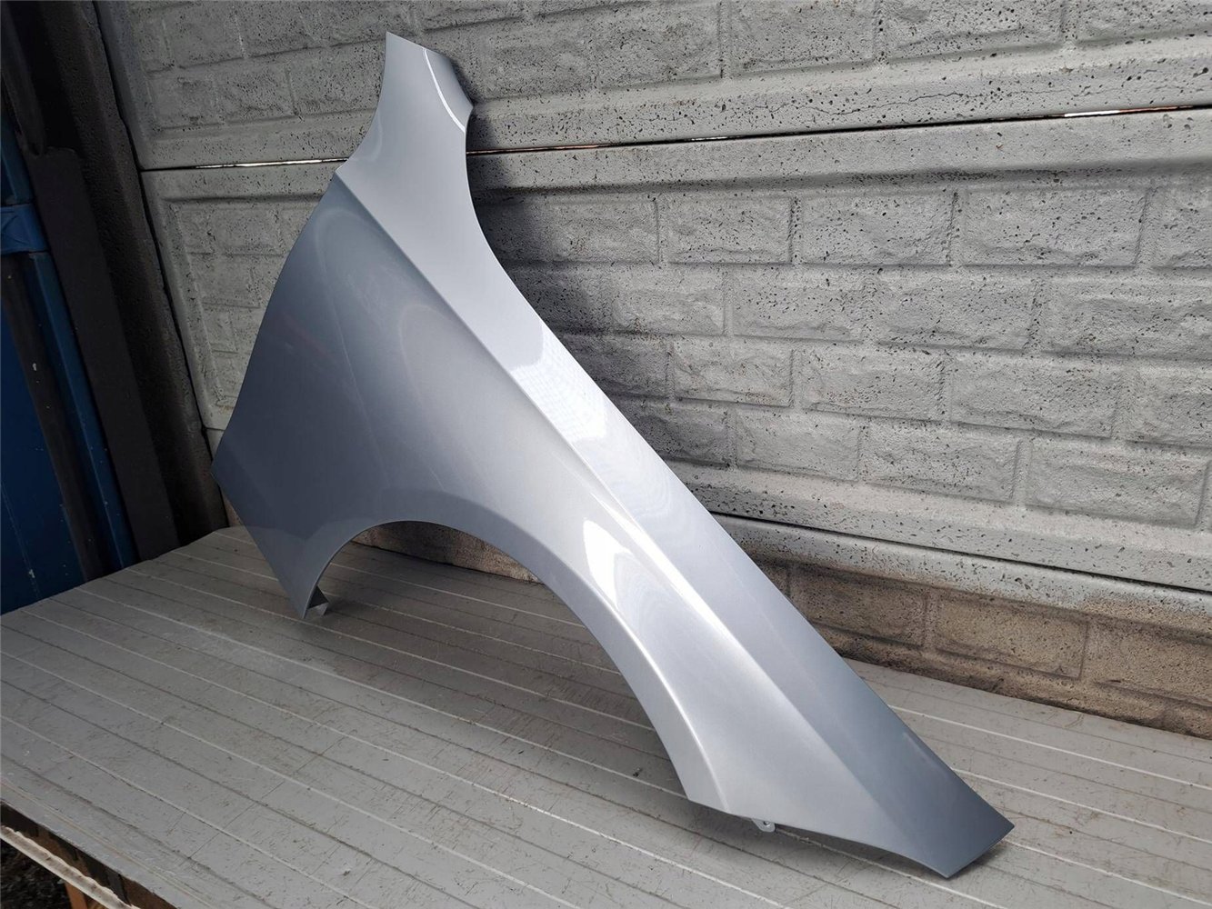 MERCEDES CLE C236 A236 23- BŁOTNIK PRAWY ORYGINAŁ (17894007414)