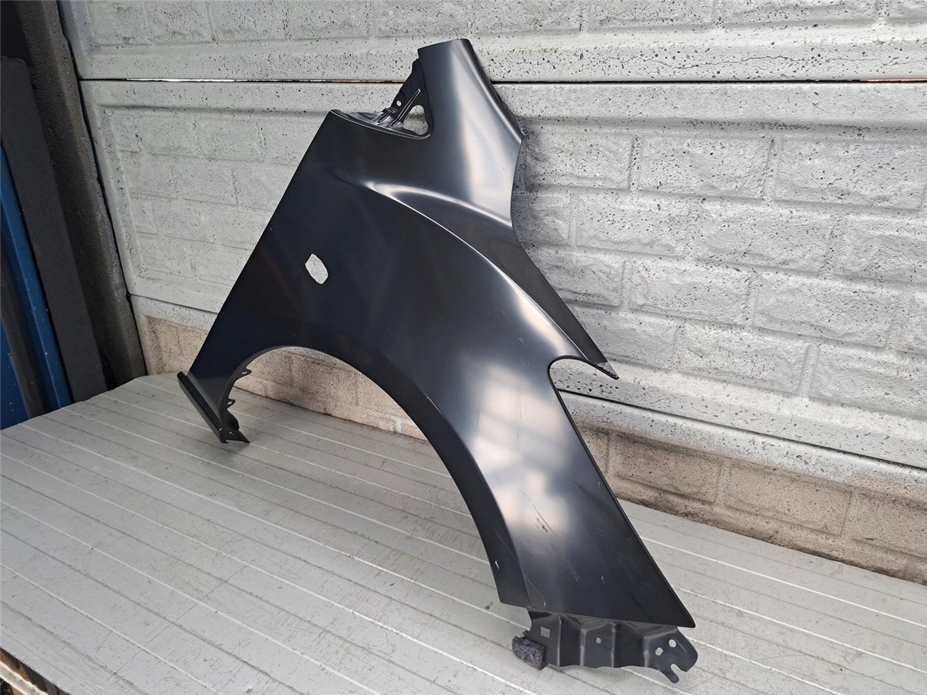 MAZDA 2 II 2007-2015 BŁOTNIK PRAWY PRZEDNI NOWY ORYGINAŁ (17894007957)