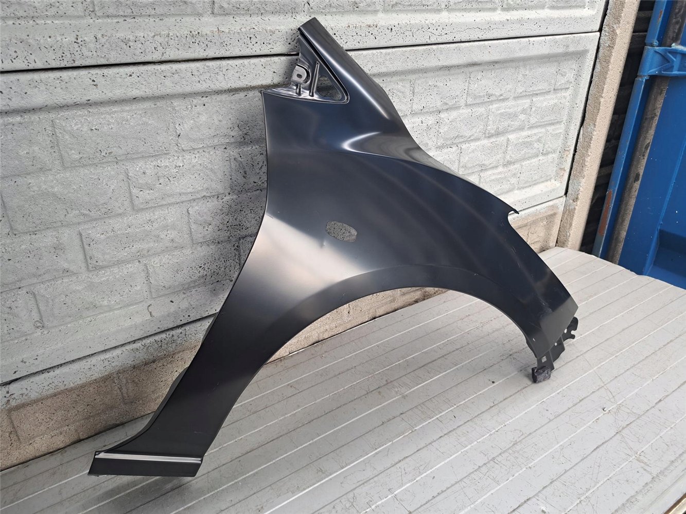 MAZDA 2 II 2007-2015 BŁOTNIK PRAWY PRZEDNI NOWY ORYGINAŁ (17894007957)