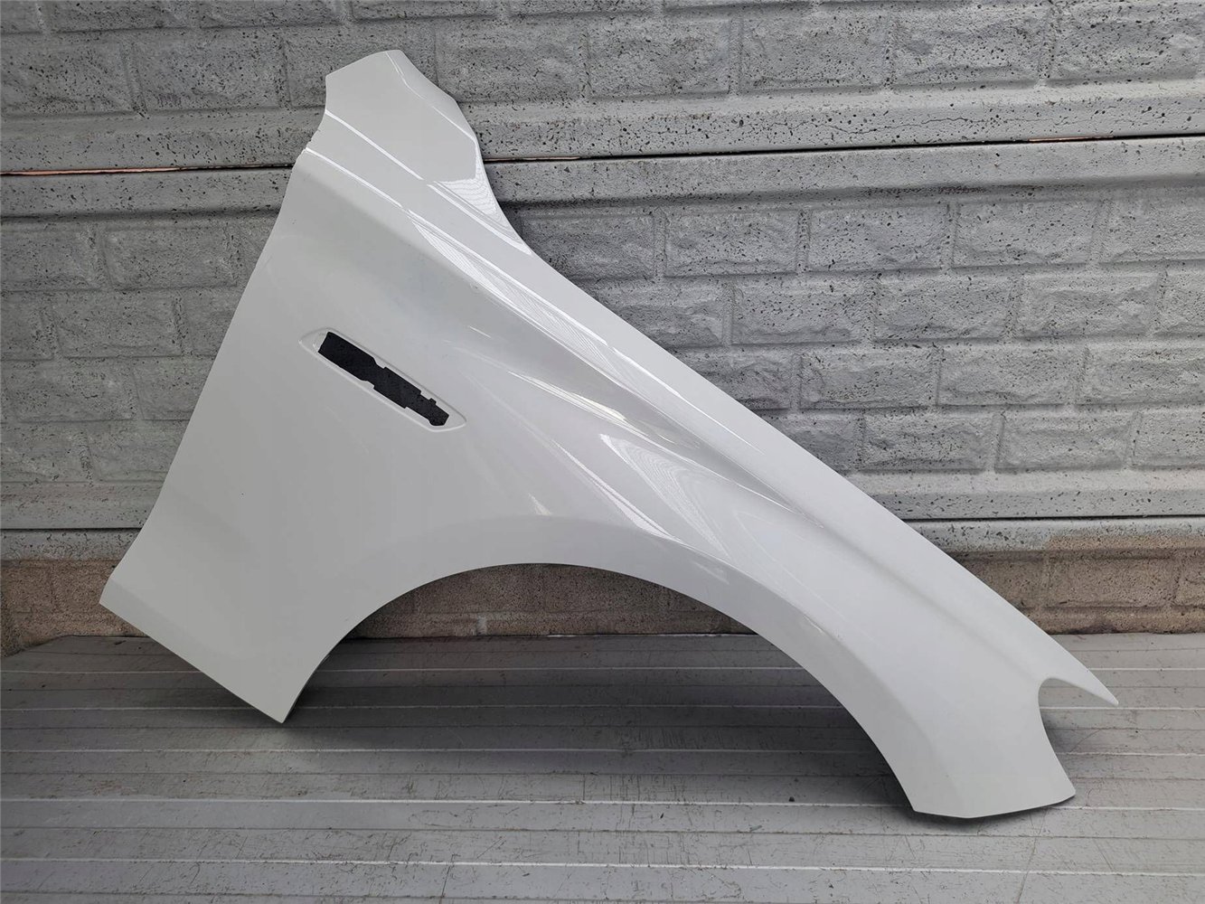 BMW 5 V GT F07 GT5 BŁOTNIK PRAWY PRZEDNI ORYGINAŁ (17894071075)