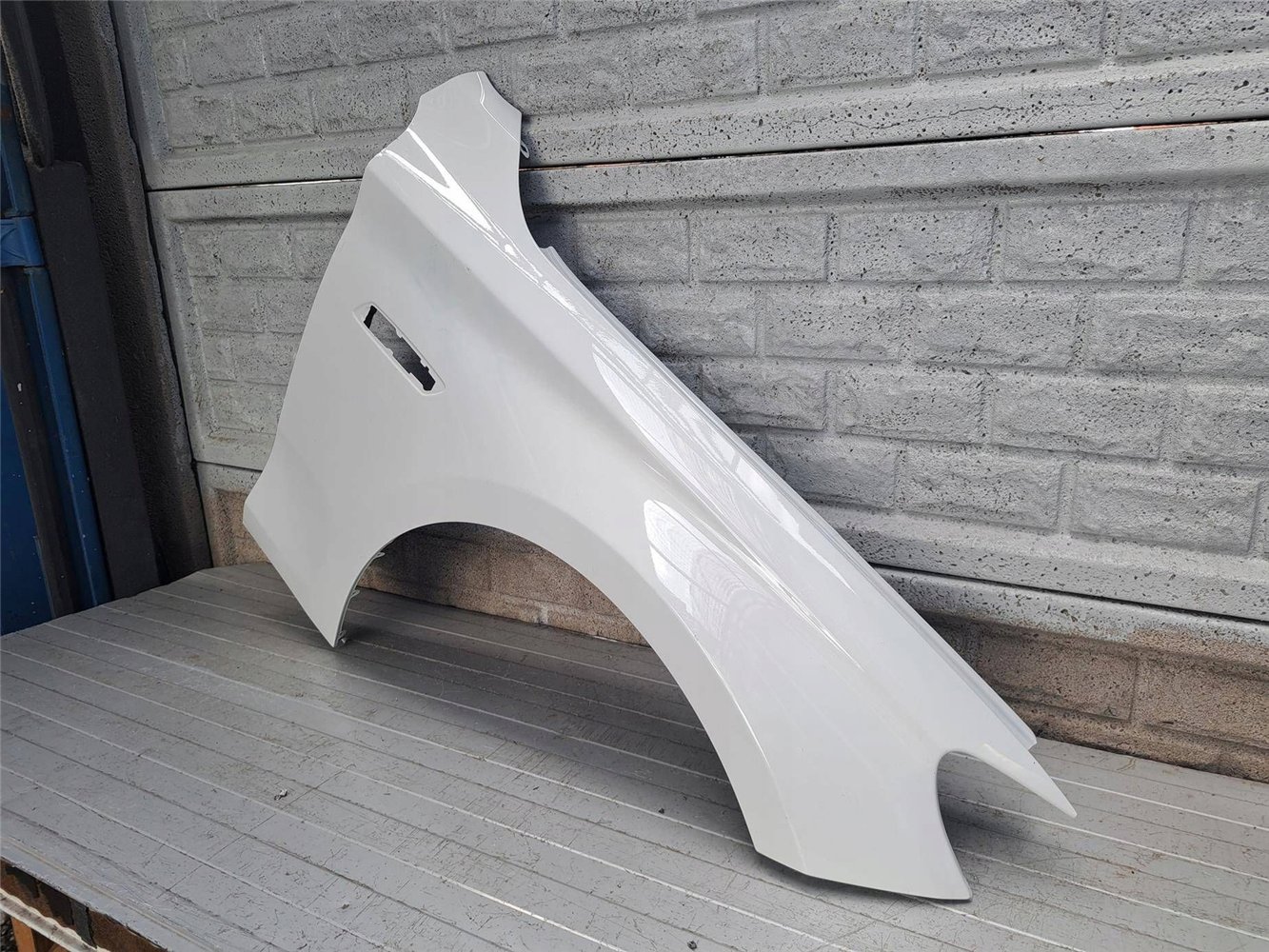 BMW 5 V GT F07 GT5 BŁOTNIK PRAWY PRZEDNI ORYGINAŁ (17894071075)