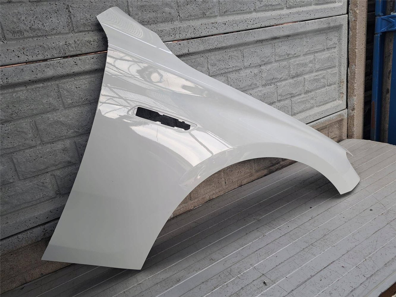 BMW 5 V GT F07 GT5 BŁOTNIK PRAWY PRZEDNI ORYGINAŁ (17894071075)