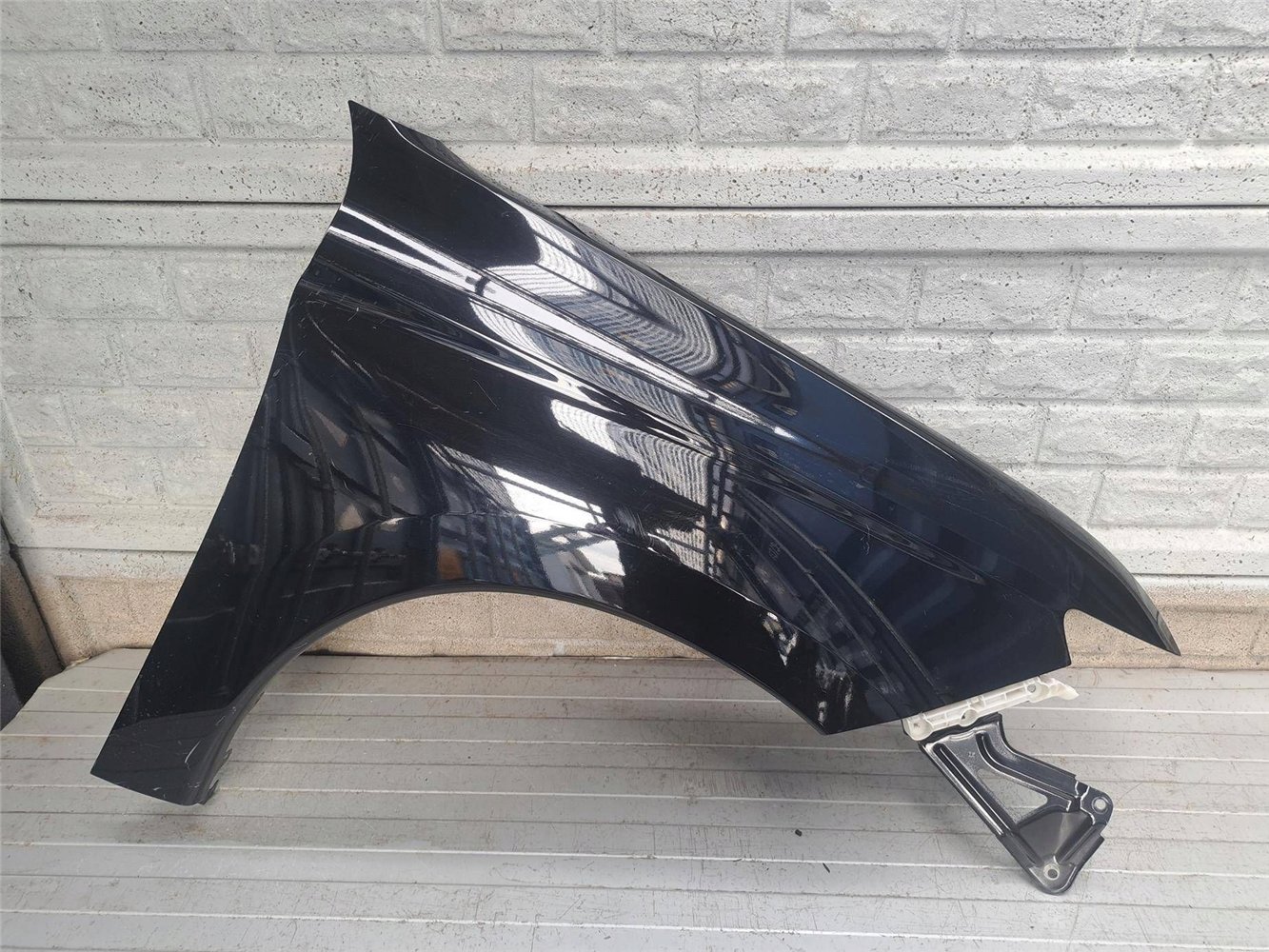 MITSUBISHI OUTLANDER 12-15 BŁOTNIK PRAWY PRZEDNI ORYGINAŁ (17897079342)