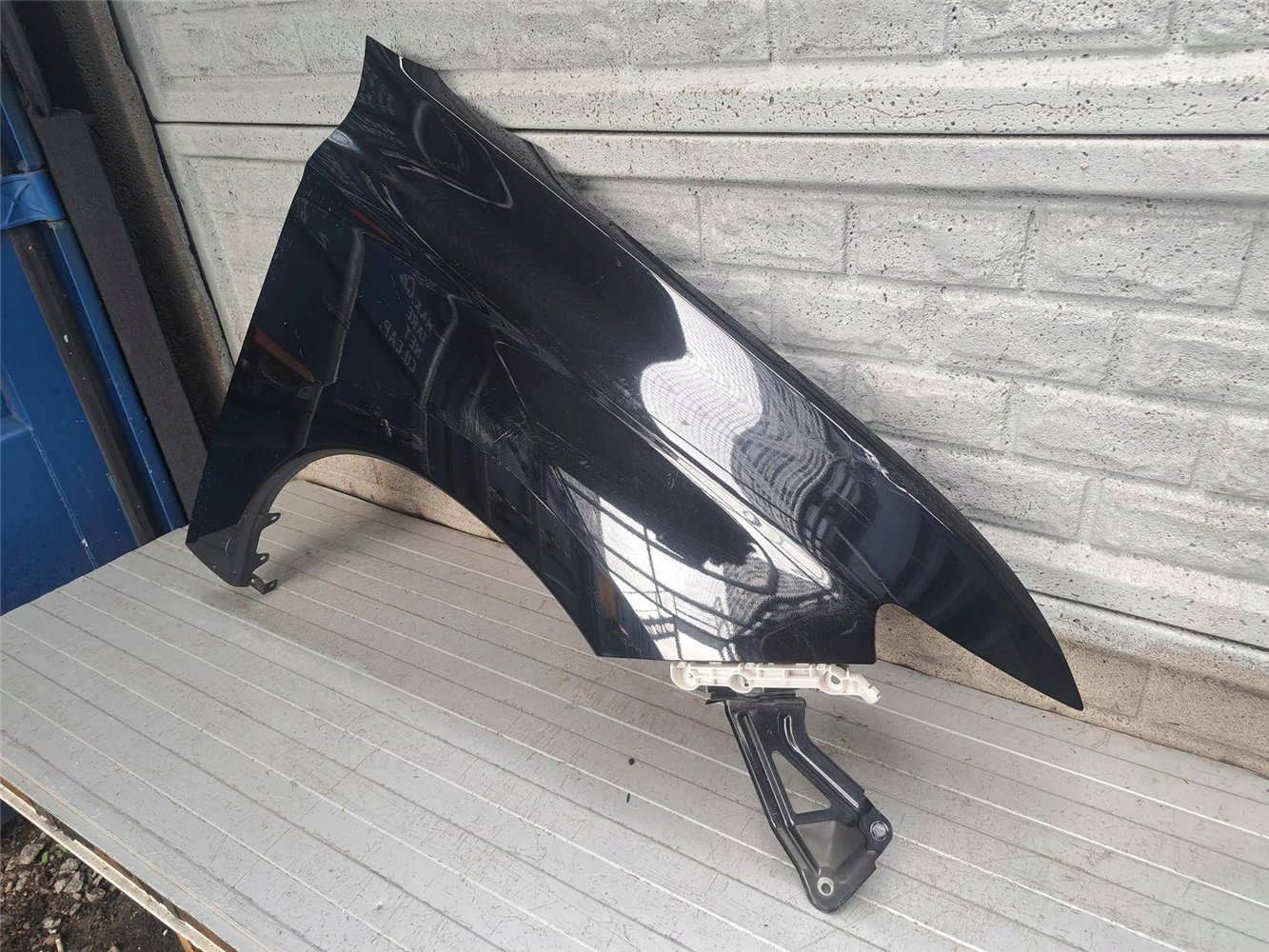 MITSUBISHI OUTLANDER 12-15 BŁOTNIK PRAWY PRZEDNI ORYGINAŁ (17897079342)