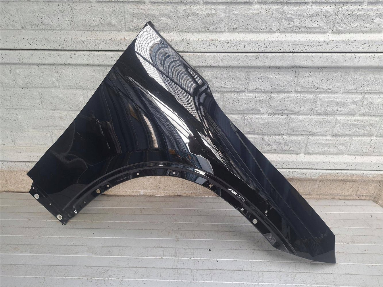 BŁOTNIK MERCEDES EQE SUV x294 PRAWY PRZEDNI ORYGINAŁ (17897088553)