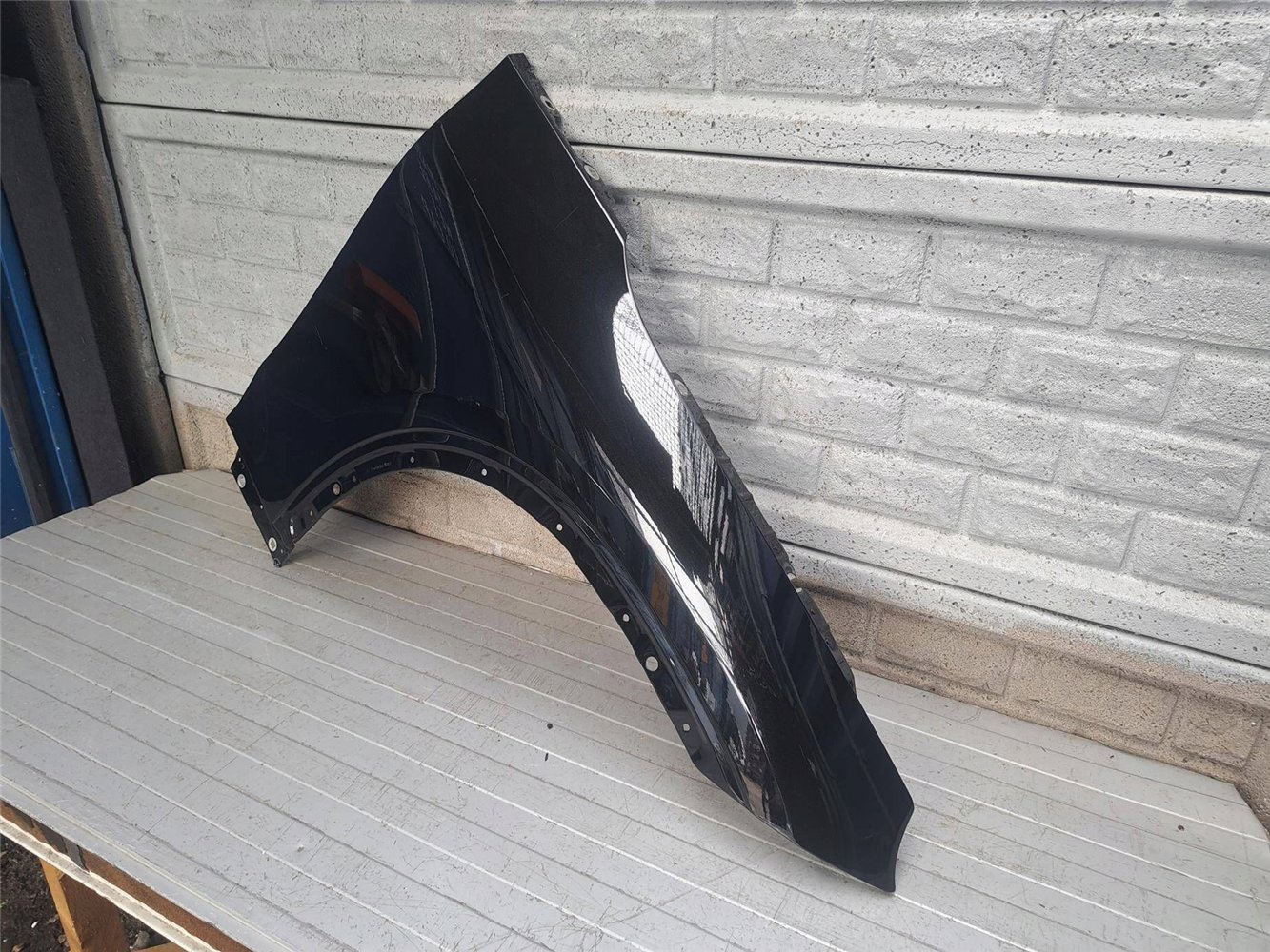 BŁOTNIK MERCEDES EQE SUV x294 PRAWY PRZEDNI ORYGINAŁ (17897088553)