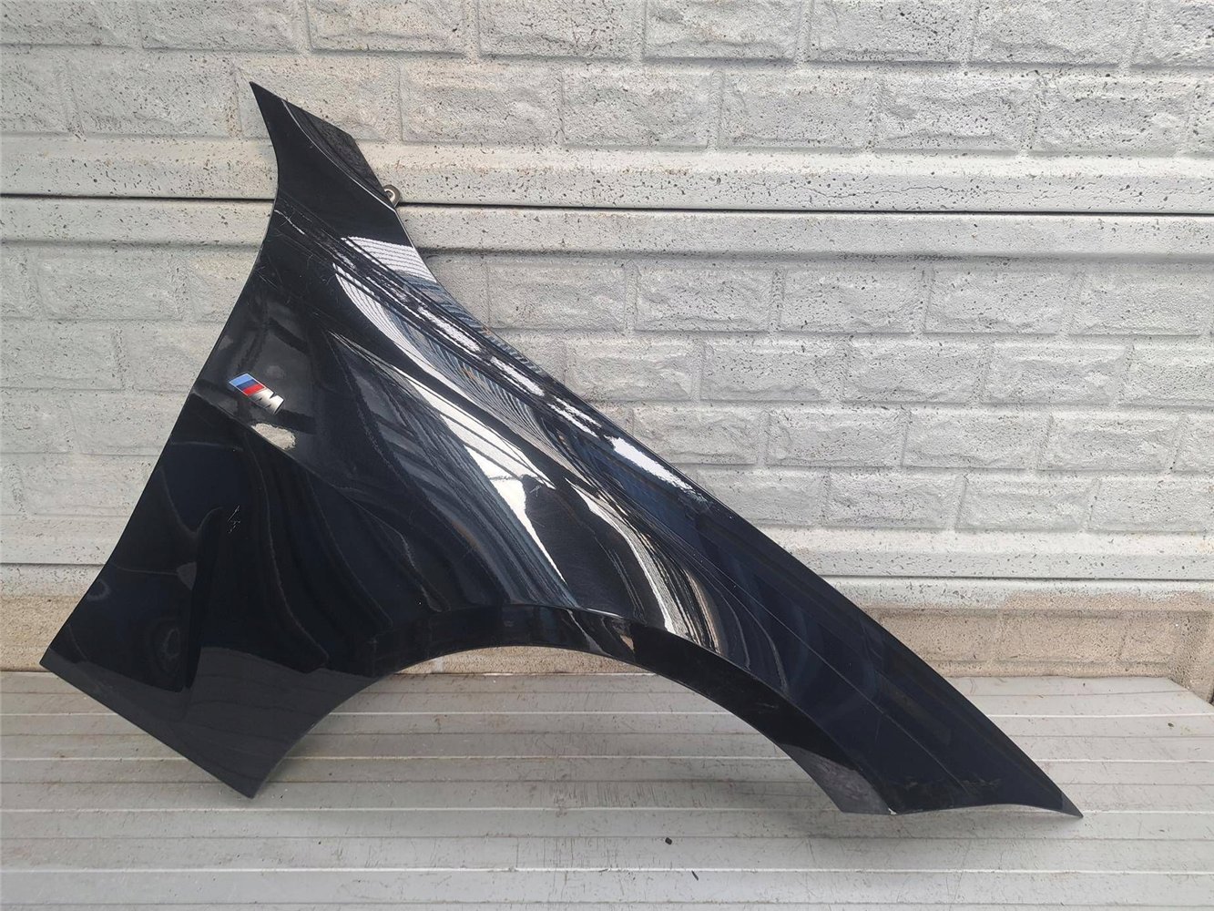 BMW 4 G22 G23 2020-2025 BŁOTNIK PRAWY PRZEDNI ORYGINAŁ (17897096138)