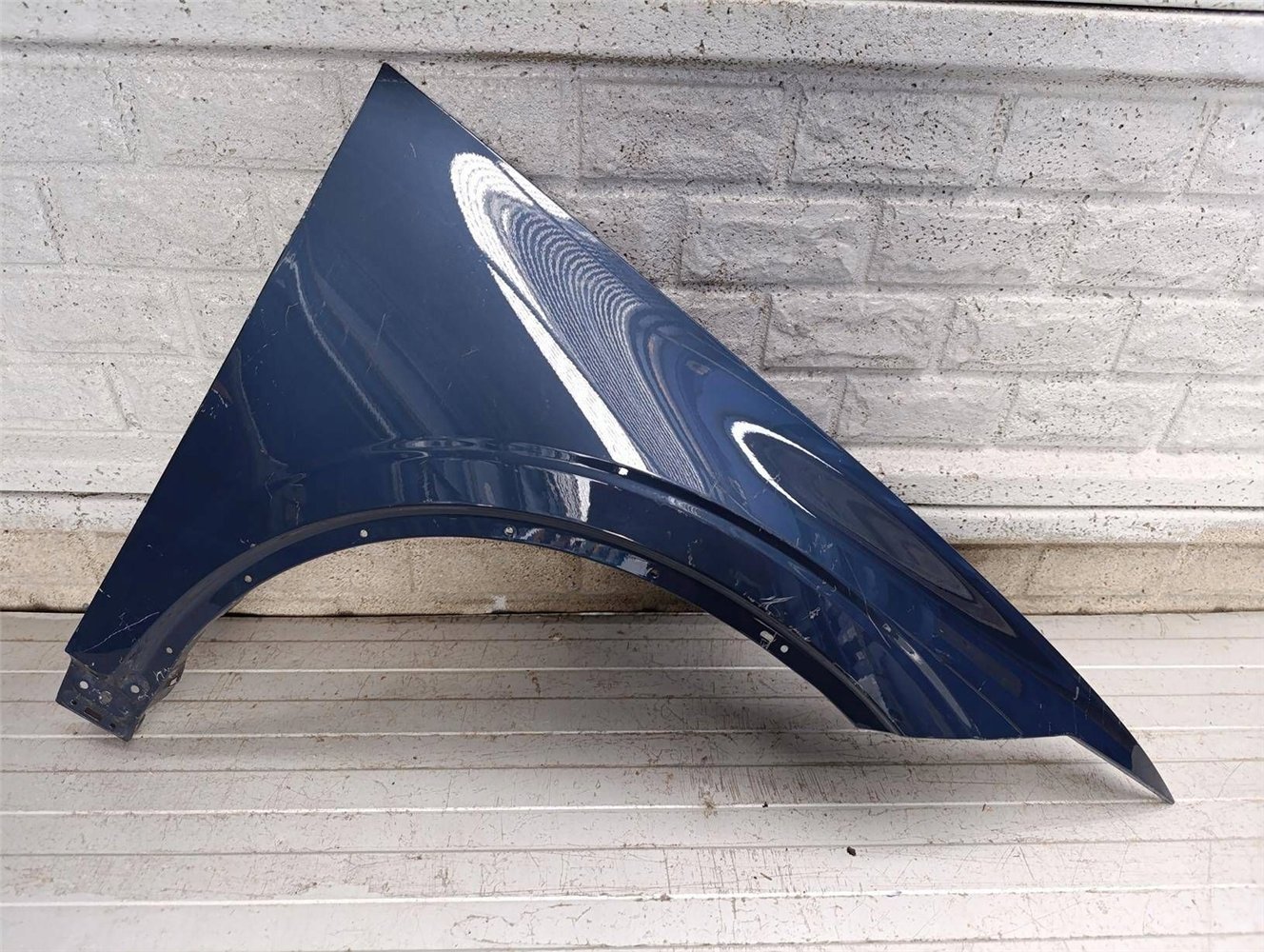 POLESTAR 2 BŁOTNIK PRZEDNI PRAWY ORYGINAŁ (17897133304)