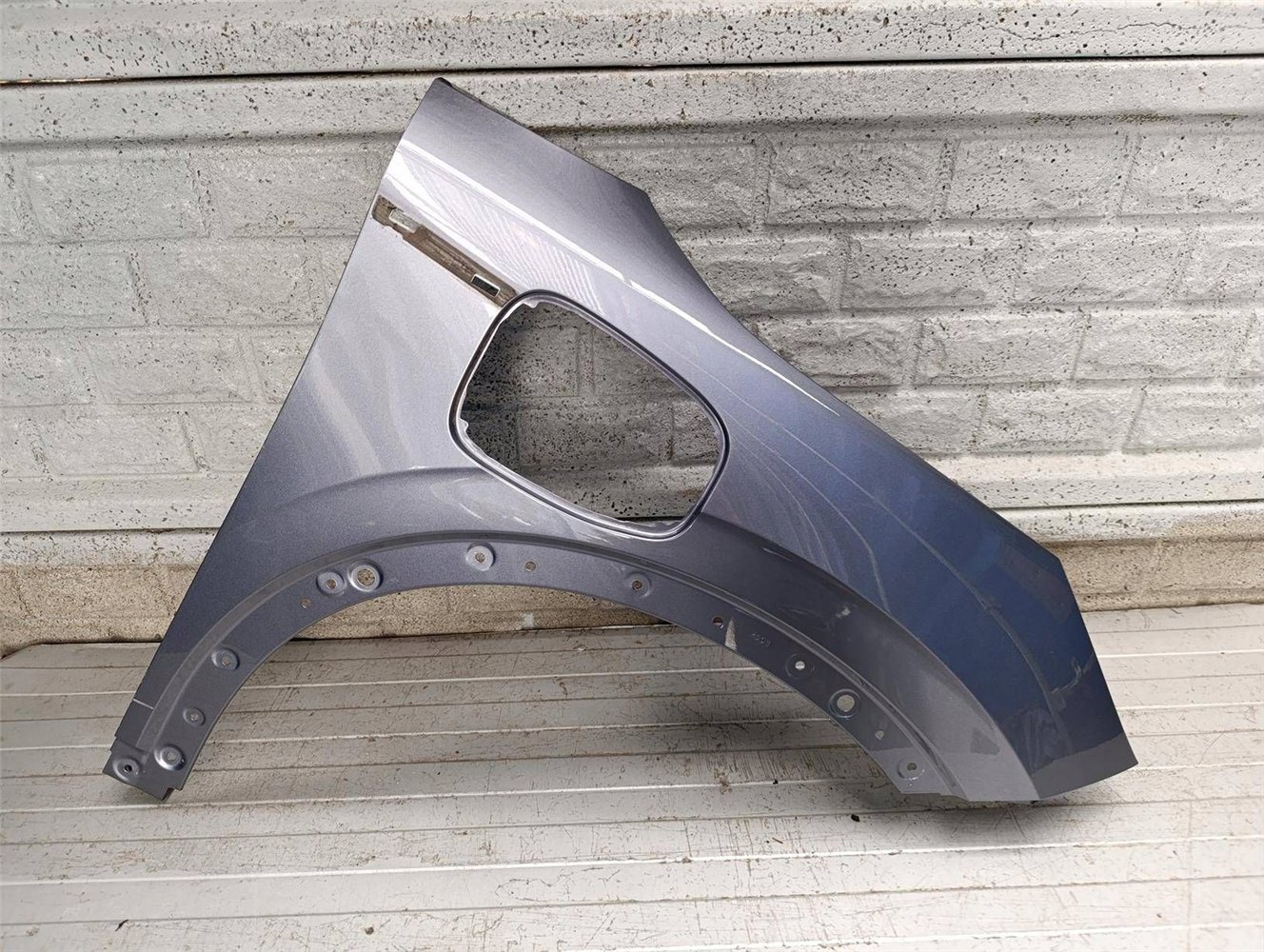 BYD ATTO 3 BŁOTNIK PRAWY ORYGINAŁ (17897140439)