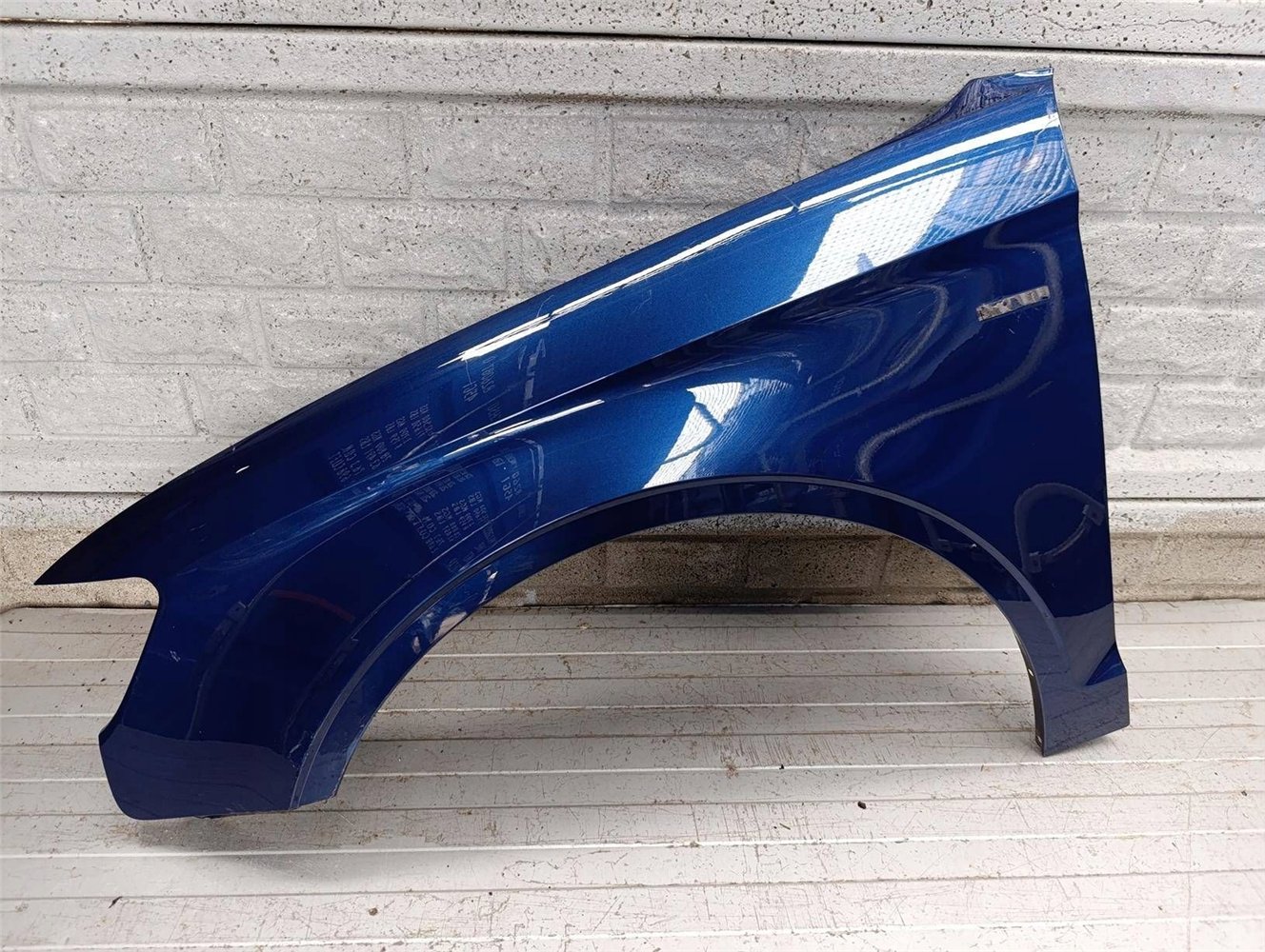 AUDI A3 SEDAN CABRIO 8V5 BŁOTNIK PRZEDNI LEWY ORYGINAŁ (17897182043)