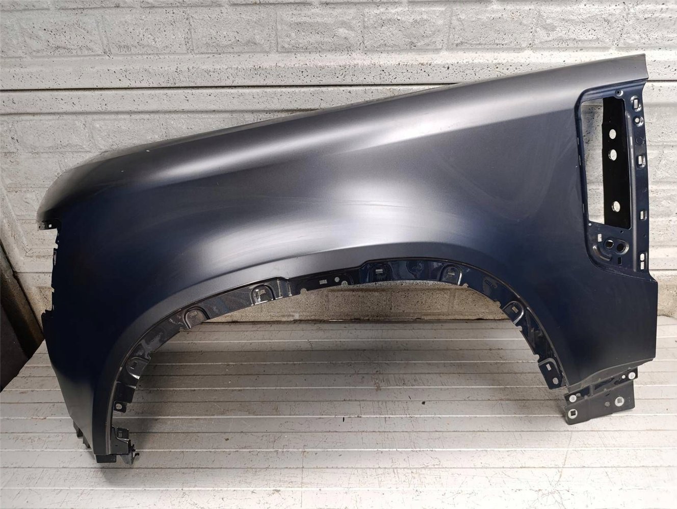 LAND ROVER DEFENDER 20- BŁOTNIK LEWY PRZEDNI ORYGINAŁ (17897197983)