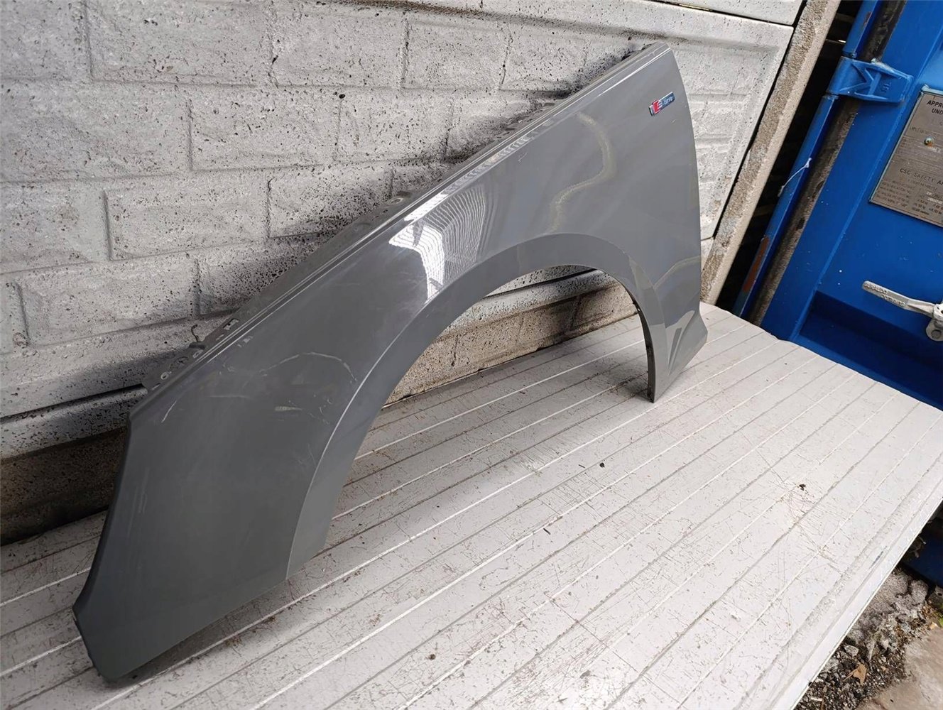 AUDI A4 B9 8W 2015-2020 BŁOTNIK LEWY PRZEDNI ORYGINAŁ (17897283533)