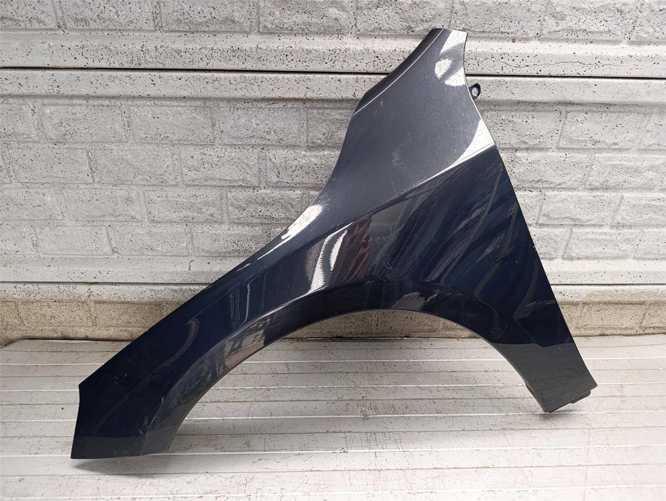 VOLVO S60 V60 LIFT 13-19 BŁOTNIK PRZEDNI LEWY ORYGINAŁ (17905009371)