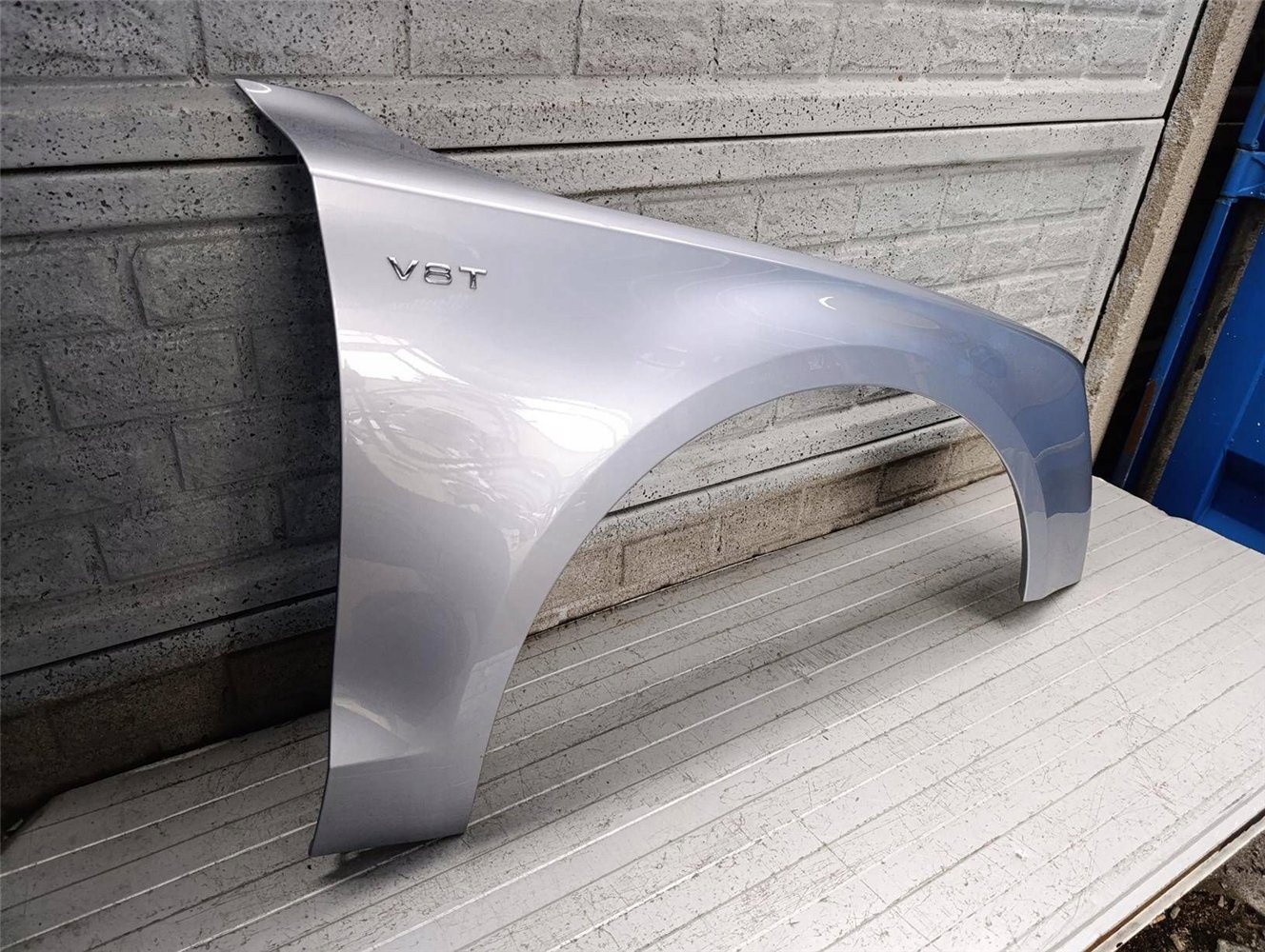 AUDI A8 D4 09-17 BŁOTNIK PRZEDNI PRAWY ORYGINAŁ (17905021672)