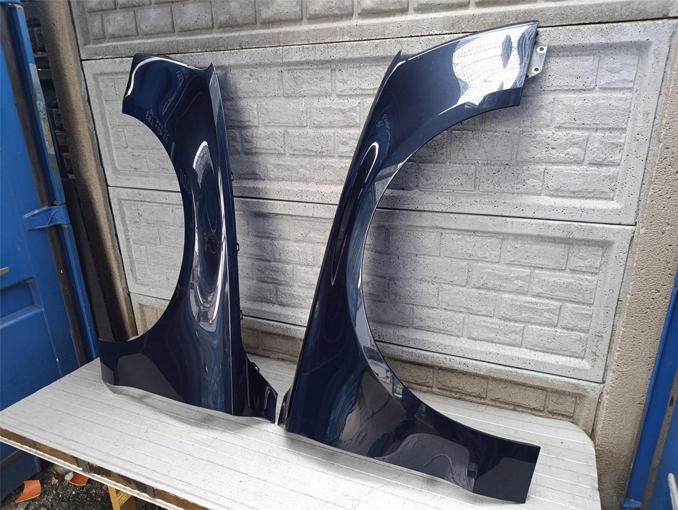 AUDI A8 D4 09-17 BŁOTNIK PRZEDNI LEWY PRAWY ORYGINAŁ (17905026464)