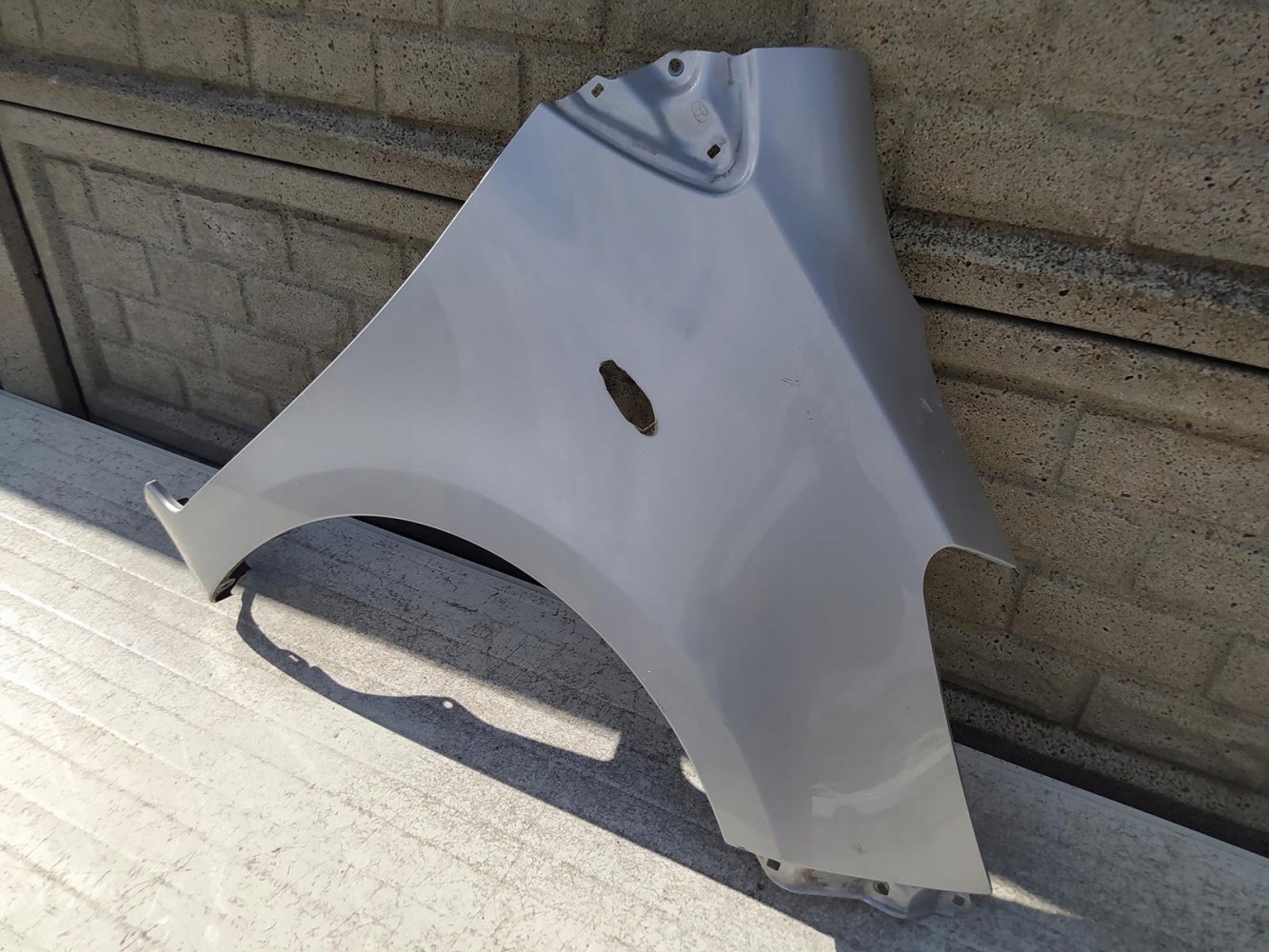 BŁOTNIK PRAWY PRZEDNI TOYOTA YARIS 2 II 2005-2012 - (12364326270)