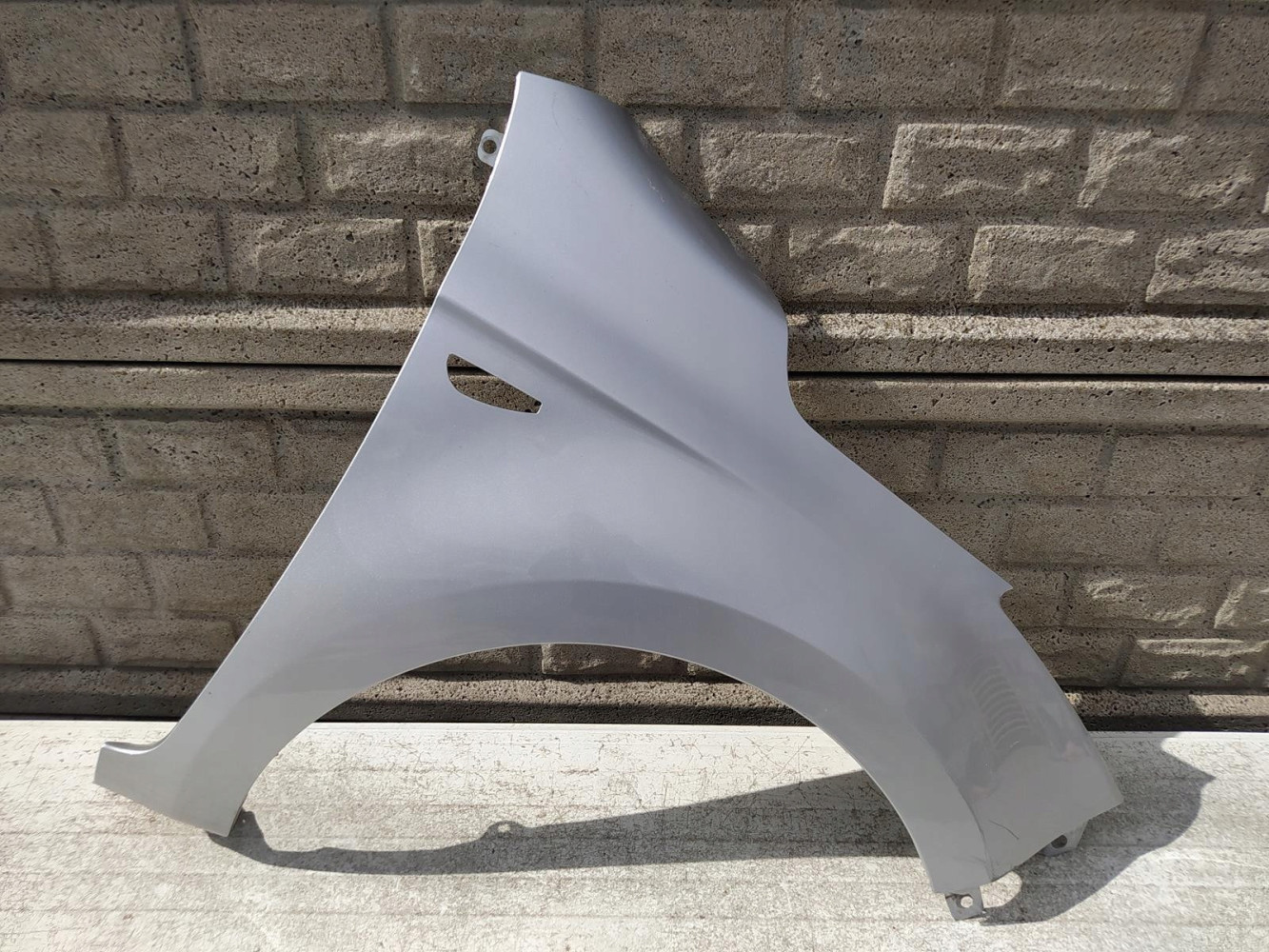 HYUNDAI I20 LIFT KIERUNEK BŁOTNIK PRZEDNI PRAWY - (12364485047)
