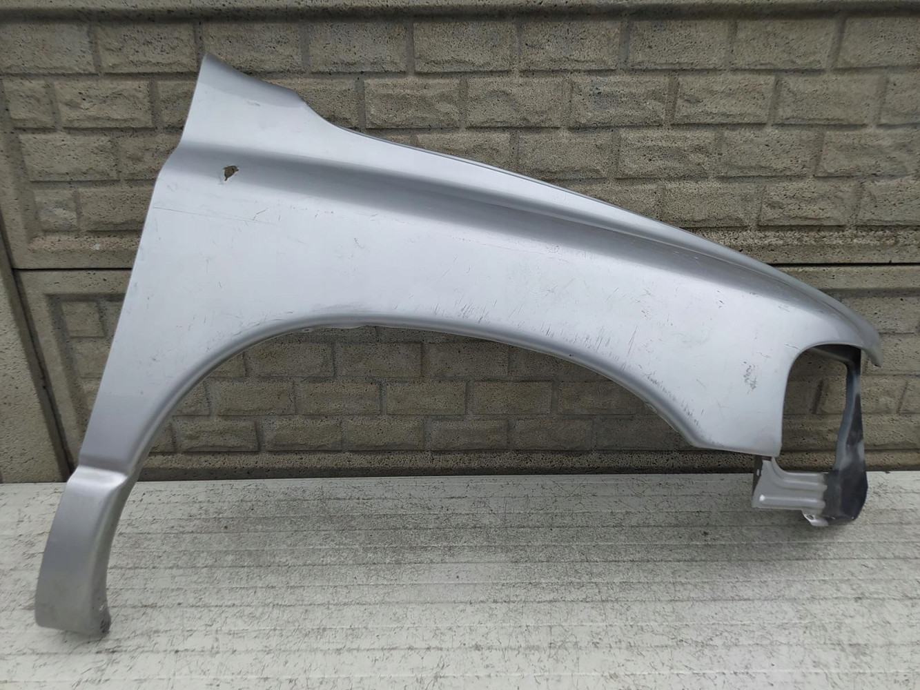 DODGE RAM 06-09 BŁOTNIK PRAWY PRZEDNI - (12392481649)