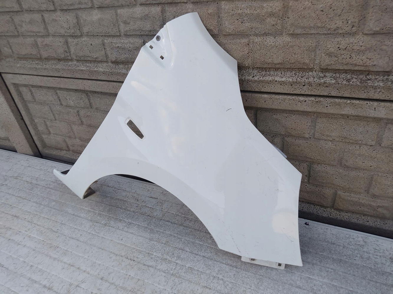 MITSUBISHI SPACE STAR 12-20 BŁOTNIK PRAWY PRZEDNI - (12493078401)