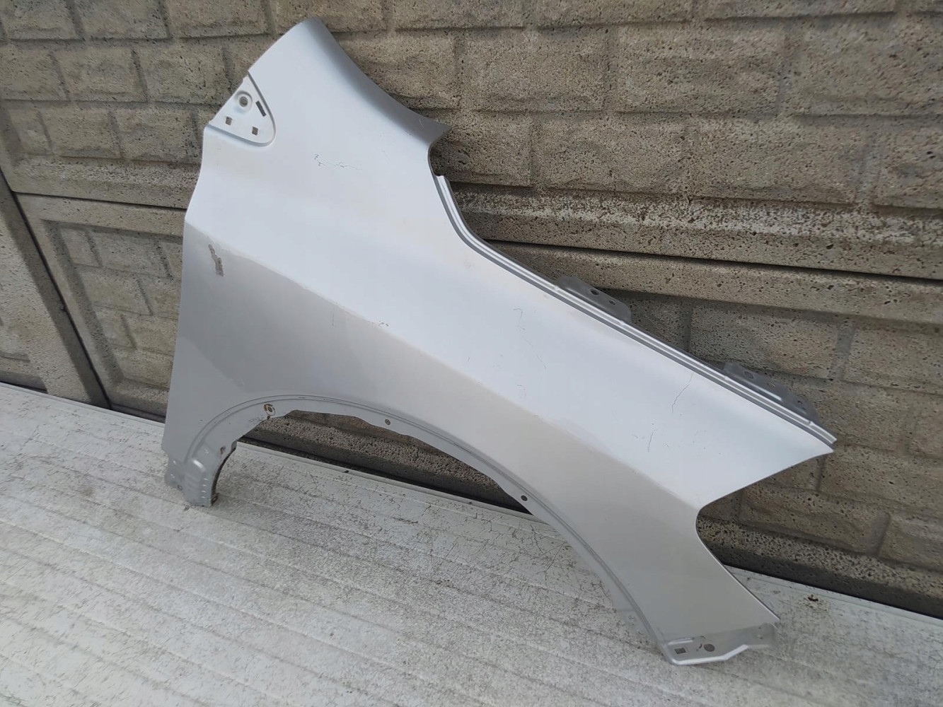 SUZUKI SX4 S CROSS 14- 20 BŁOTNIK PRAWY PRZEDNI - (12526274860)