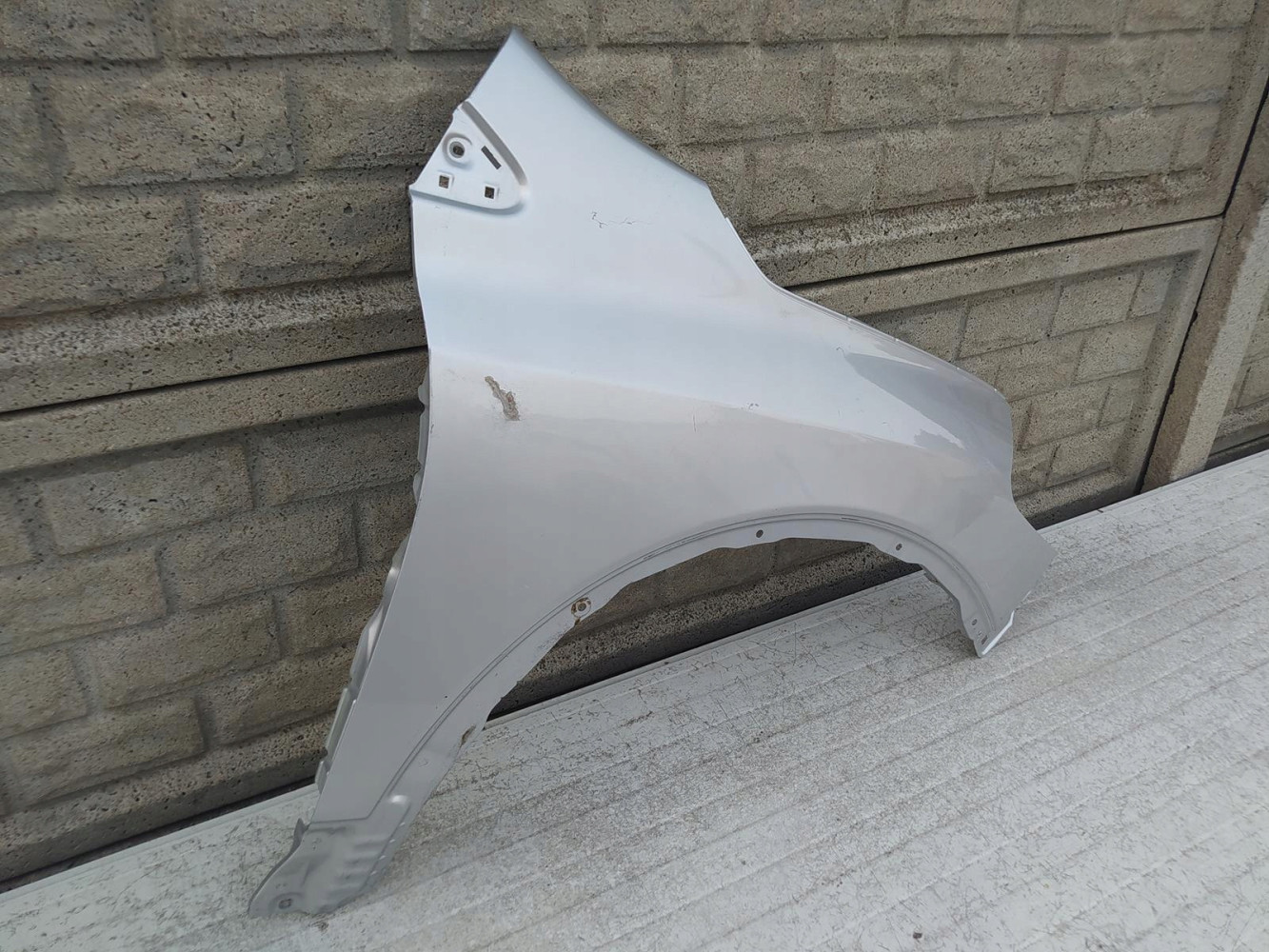 SUZUKI SX4 S CROSS 14- 20 BŁOTNIK PRAWY PRZEDNI - (12526274860)