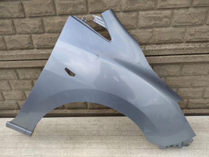 MAZDA 5 V 10-18 BŁOTNIK PRZEDNI PRAWY - (12566900413)