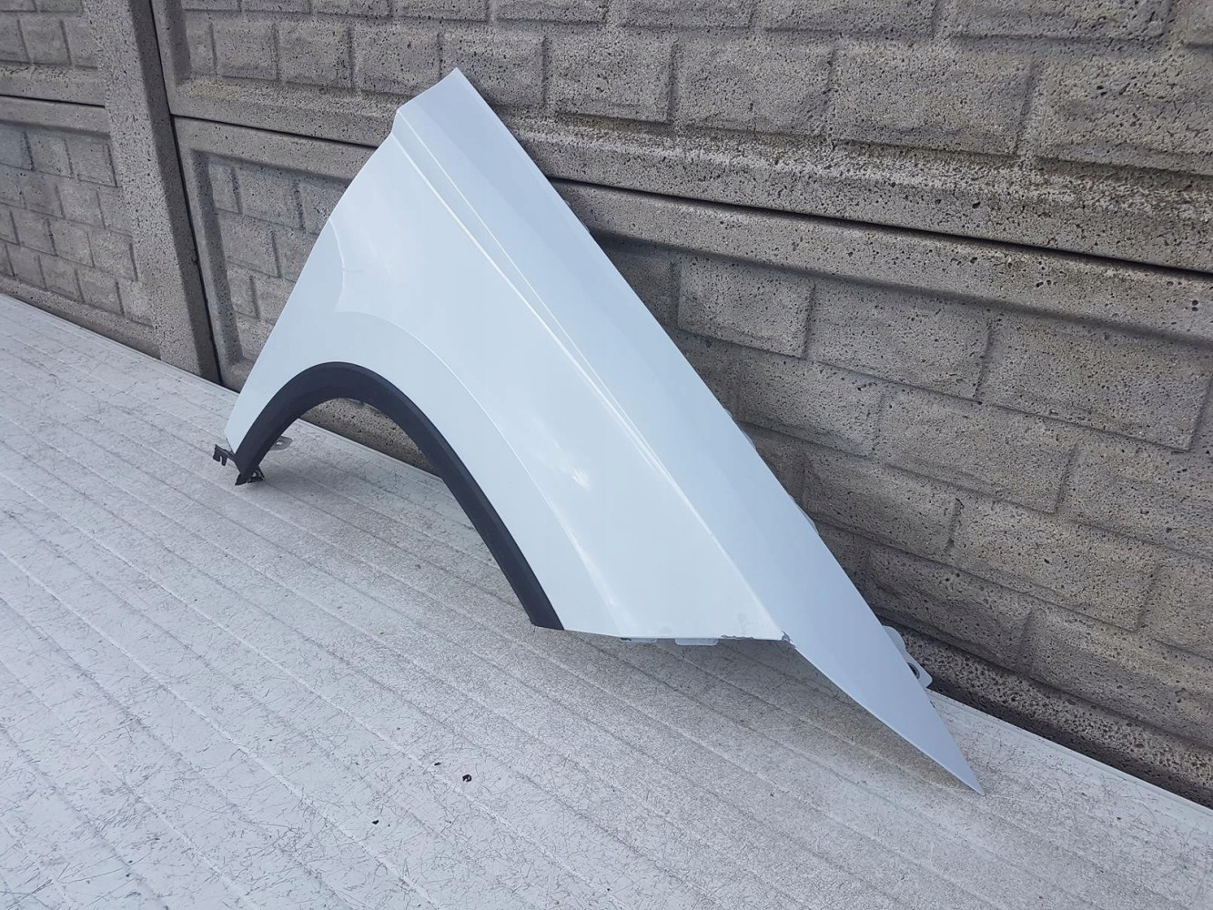SEAT ATECA 2016 - 2022 BŁOTNIK PRZEDNI PRAWY - (12605495160)